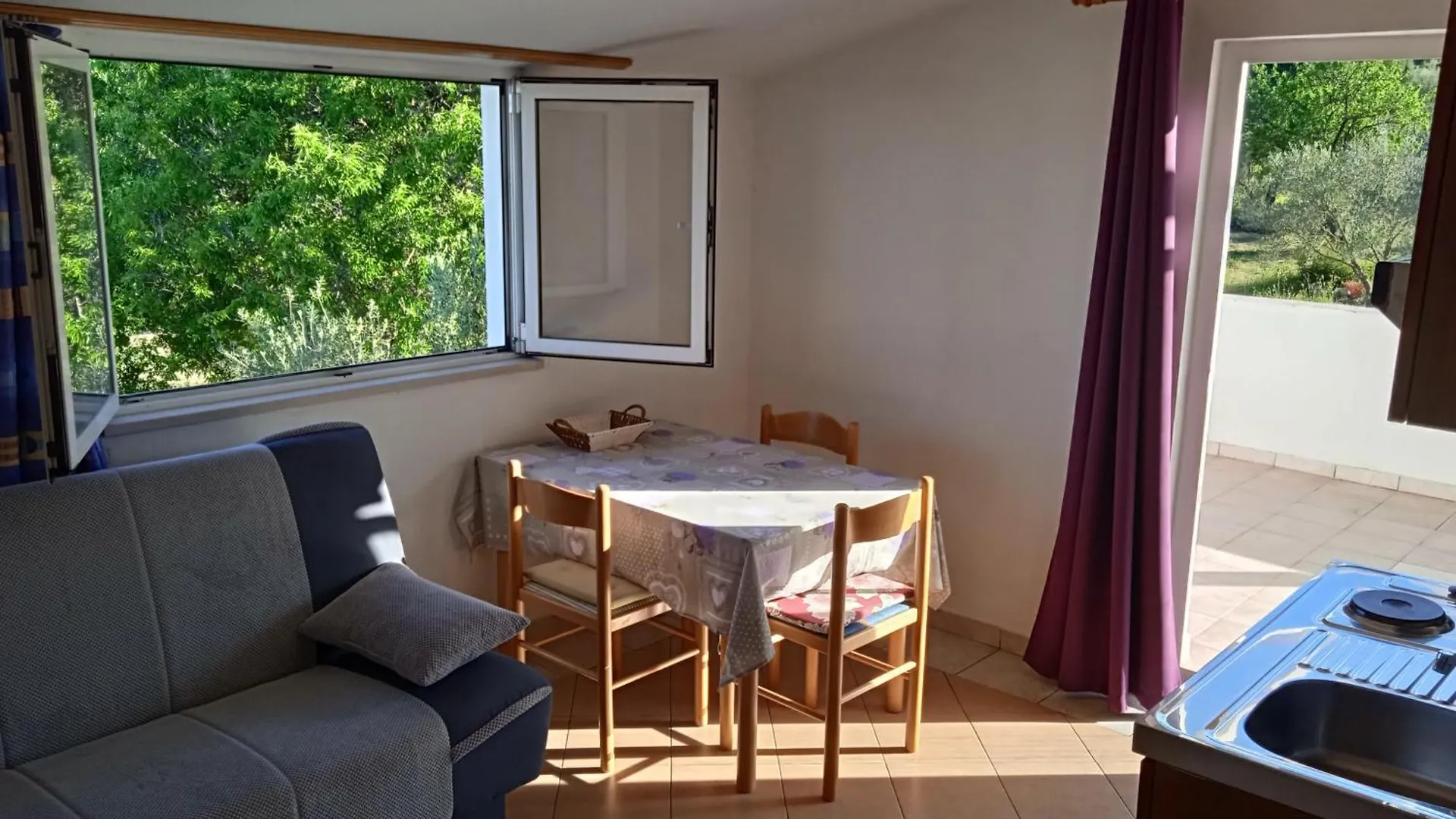 Cosy Apartments 100 M From The Beach Dobropoljana 0*,  Croatia